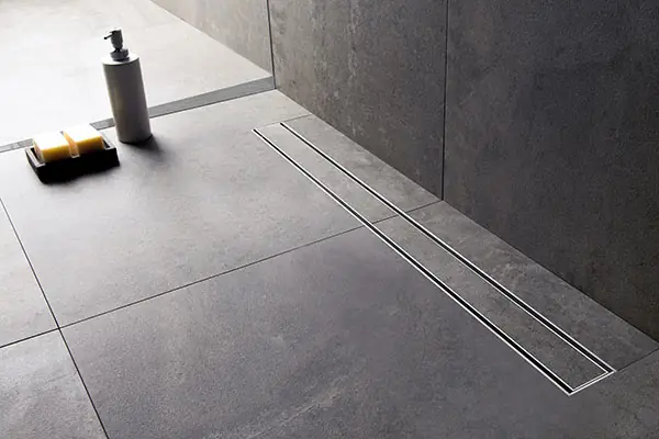 Level-access showers